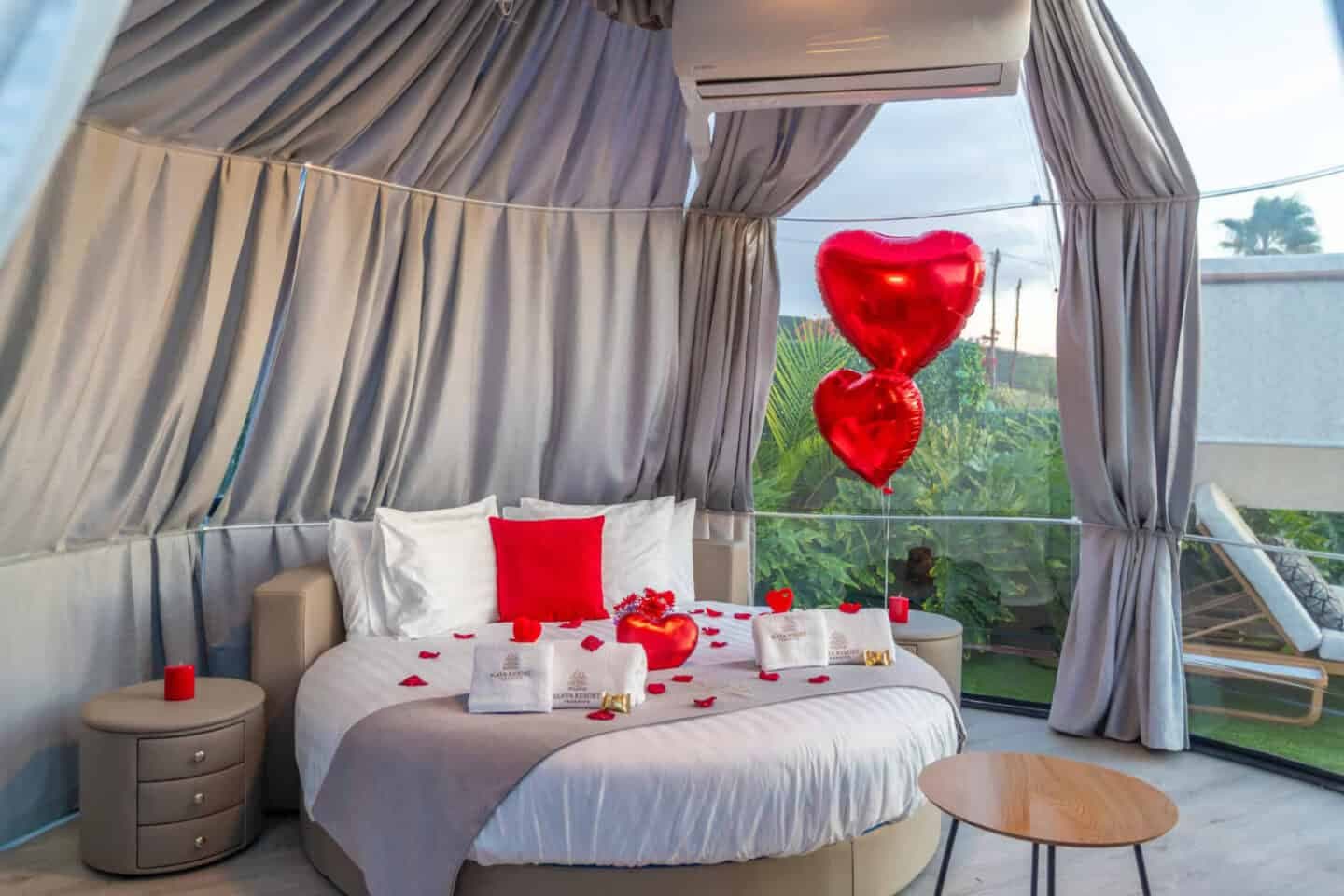Basic Romantic Decoration