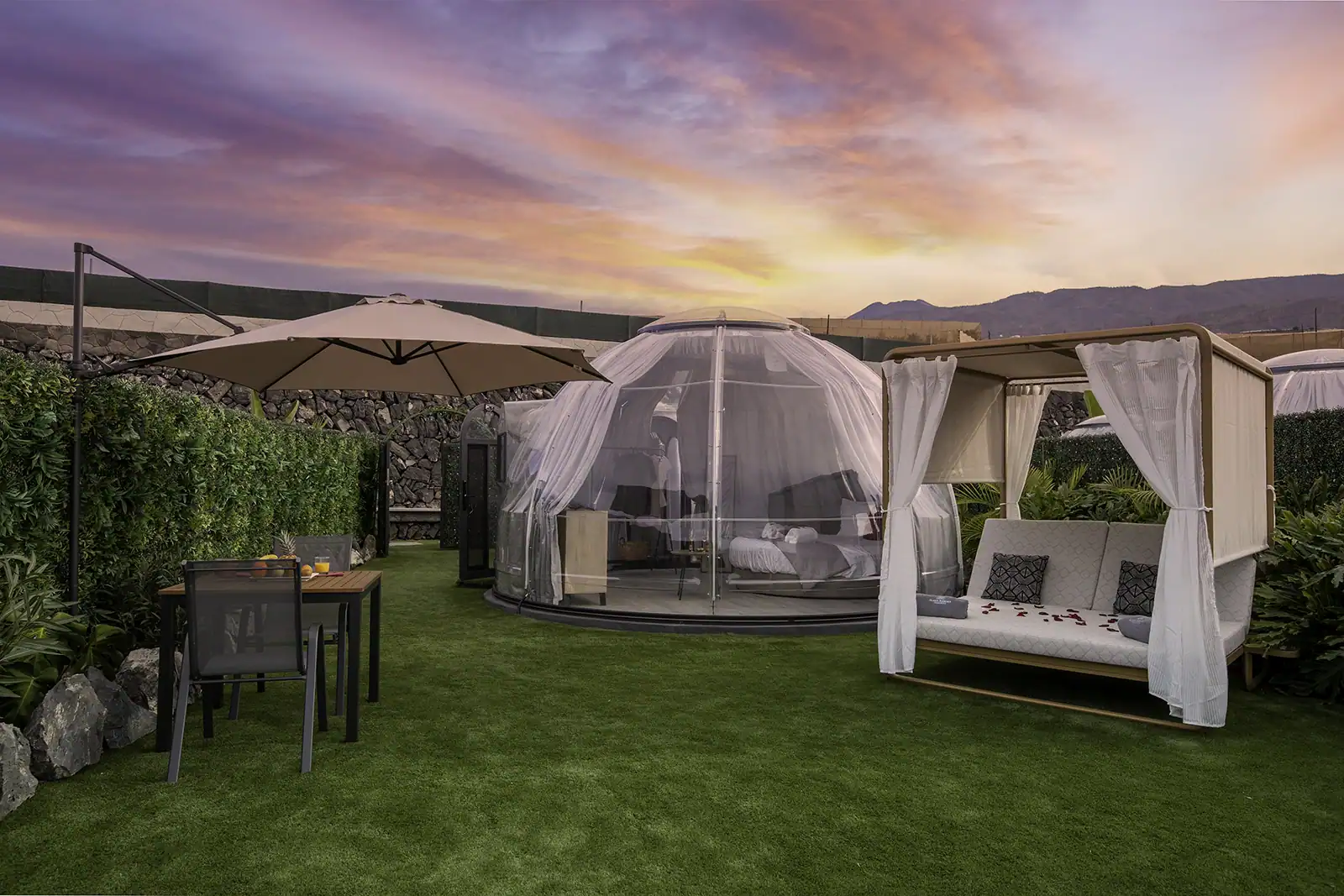 Chambre bulle à Tenerife au coucher du soleil avec vue sur l'océan