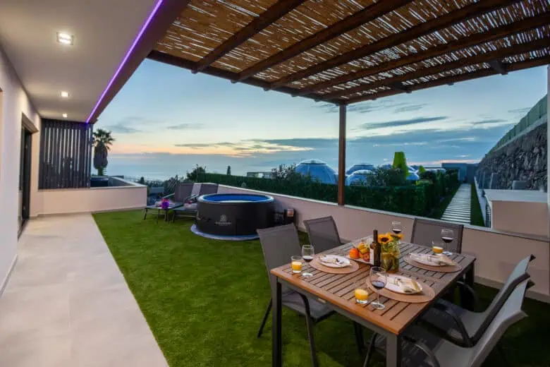 Terraza Comedor y Jacuzzi